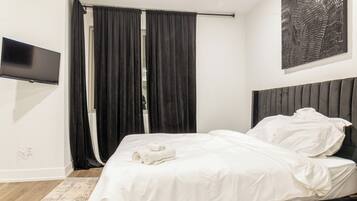 2 habitaciones, escritorio, tabla de planchar con plancha y wifi gratis