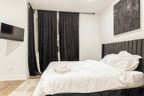 2 bedrooms, desk, iron/ironing board, free WiFi