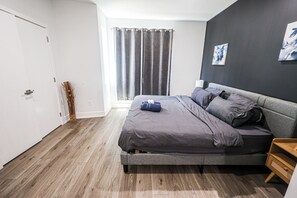 2 makuuhuonetta, silitysrauta/-lauta, ilmainen Wi-Fi, vuodevaatteet