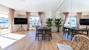 Dining - Apartment in Cannes Near La Croisette Beach (Cannes)