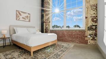 办公桌、熨斗/熨衣板、WiFi、床单