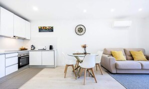 Interior - Apartment Near Praia de Centeanes Beach (Lagoa)