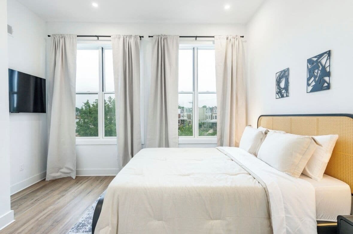 2 bedrooms, iron/ironing board, WiFi, bed sheets