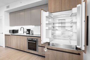 Kitchen - Chic 2BR Apartment  Gym & Balcony Views (Miami Beach)