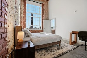 2 bedrooms, desk, iron/ironing board, WiFi - Warm and Inviting Abode (Greenville)