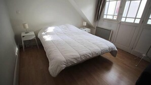 Room - House in Luchon Near Superbagneres Lift (Bagneres-de-Luchon)