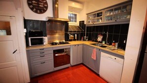 Private kitchen - House in Luchon Near Superbagneres Lift (Bagneres-de-Luchon)