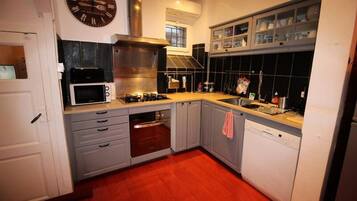 Fridge, microwave, oven, coffee/tea maker