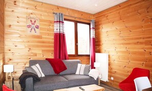 Living area - Apartment in Les Orres With Valley Views (Les Orres)