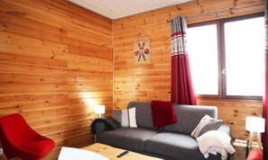 Living area - Apartment in Les Orres With Valley Views (Les Orres)