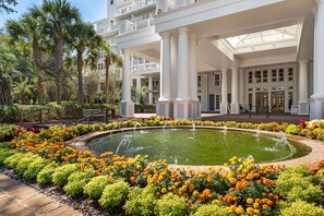 Exterior - Charming Resort Condo* Spectacular Lagoon Pool*Hot Tub*In Baytowne*Tram Included (Miramar Beach)