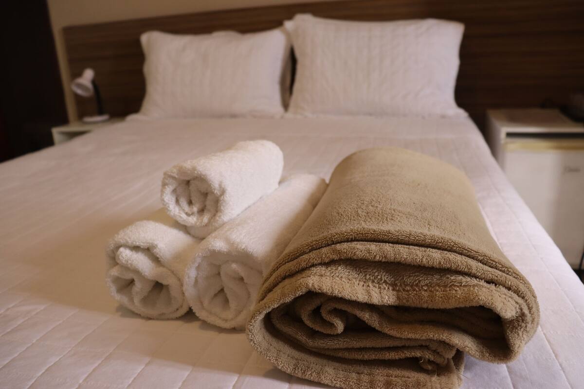 Basic Room | Desk, iron/ironing board (on request), WiFi (free)