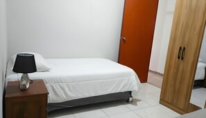 3 間睡房、熨斗/熨衫板、上網、床單