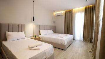 Kolmen hengen huone, parveke | Ilmainen Wi-Fi