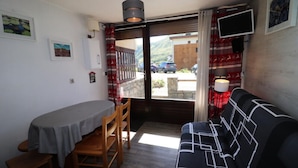 Unclassified image, 3 of 3, button - East-facing Studio (Tignes)
