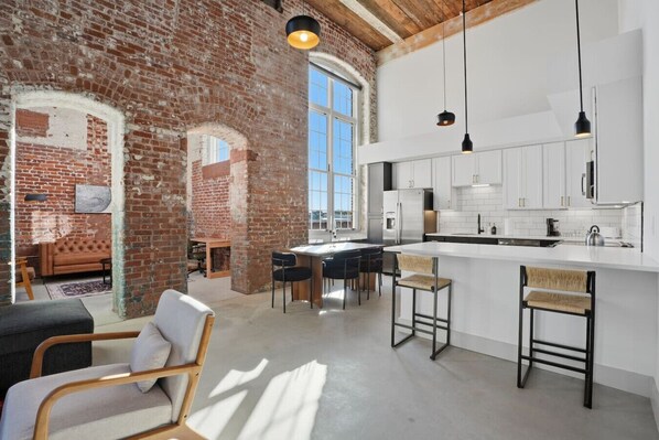 Televisión, chimenea