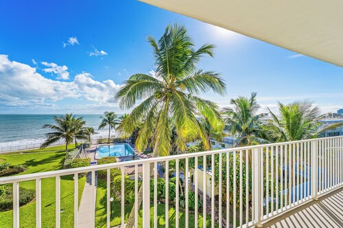 Oceanfront Corner Condo with Sunrise and Sunset Views in Vero Beach, Florida