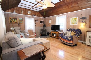 Living area - Near Bay Beach 3BR Ranch (2421) (Eastham)