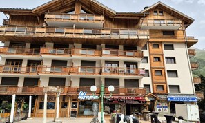 Exterior - Apartment in Les Deux Alpes Near Ski Slopes (Les Deux Alpes)