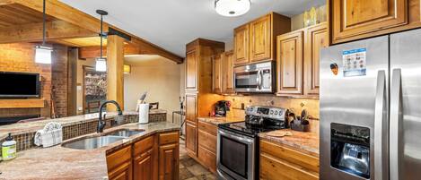 Frigorífic, microones, forn i placa de cuina