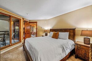 2 bedrooms, desk, Internet, bed sheets - Walk to ski from first floor condo at The Lodge (Steamboat Springs)