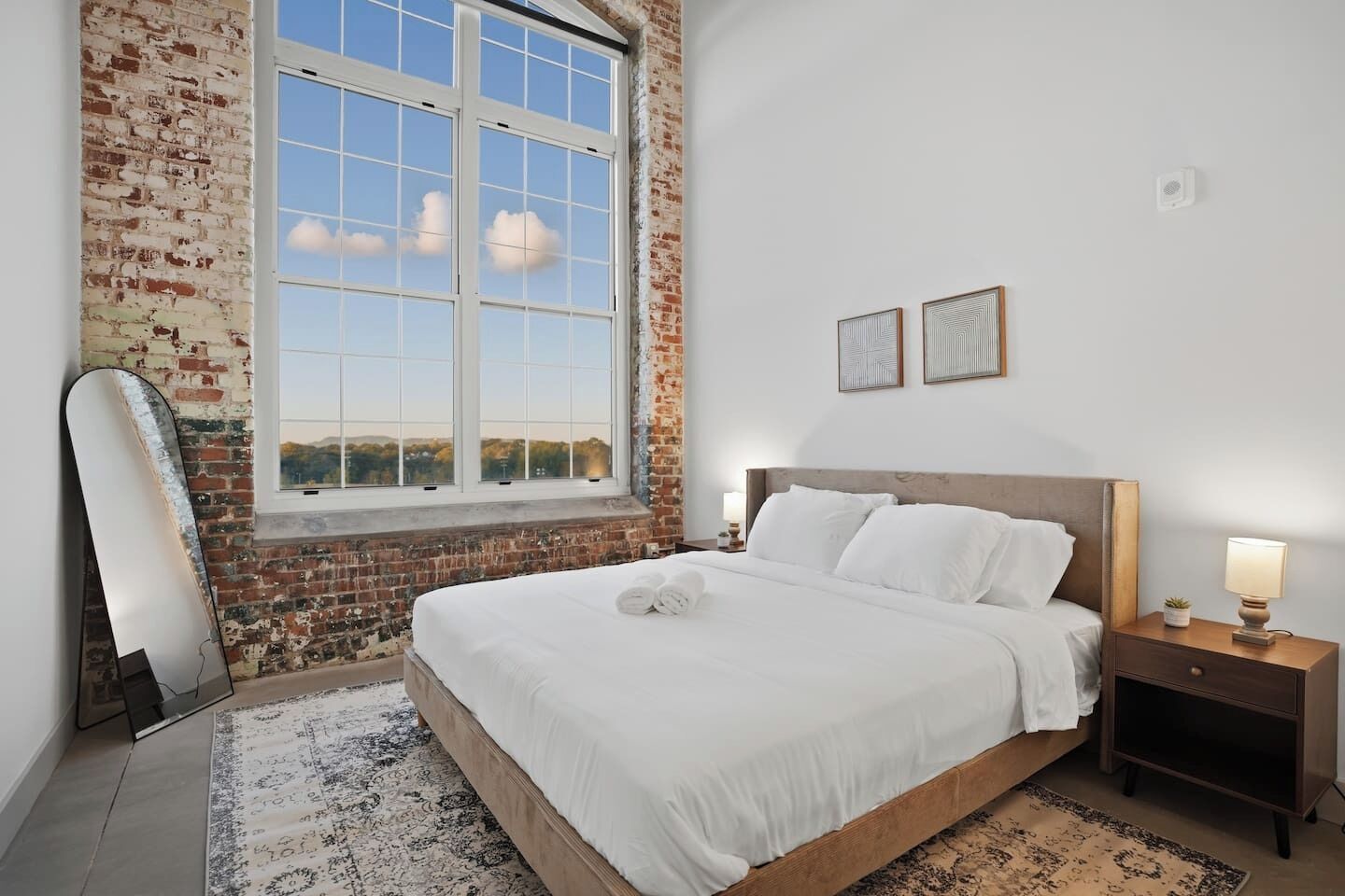 1 habitación, escritorio, tabla de planchar con plancha y wifi 