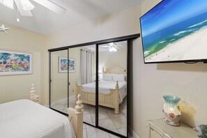 3 bedrooms, iron/ironing board, free WiFi, bed sheets - Bluewater 402 by Liquid Life (Orange Beach)