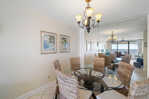 Dining - Bluewater 402 by Liquid Life (Orange Beach)