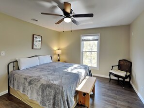 7 bedrooms, iron/ironing board, Internet, bed sheets - Reel It In | Epic Views, Dock & Pier, Game Room (Dandridge)