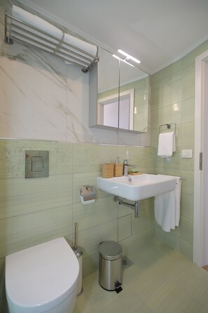 Apartment | Bathroom - Studio O - Studio With Sea View (Dubrovnik)