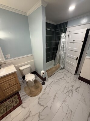 Pyyhkeet, saippua, vessapaperi