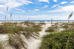 On the beach - New Listing! Beautifully Renovated Direct Oceanfront Condo! (Saint Augustine Beach)