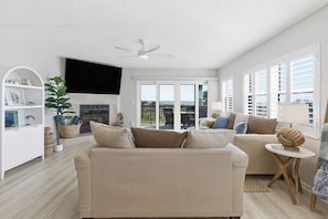 Smart TV - New Listing! Beautifully Renovated Direct Oceanfront Condo! (Saint Augustine Beach)