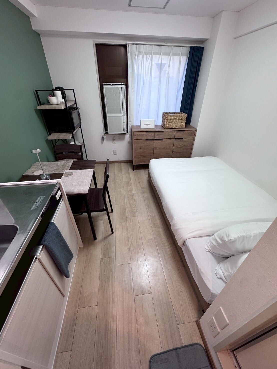 1 habitación, tabla de planchar con plancha, wifi gratis y ropa de cama 