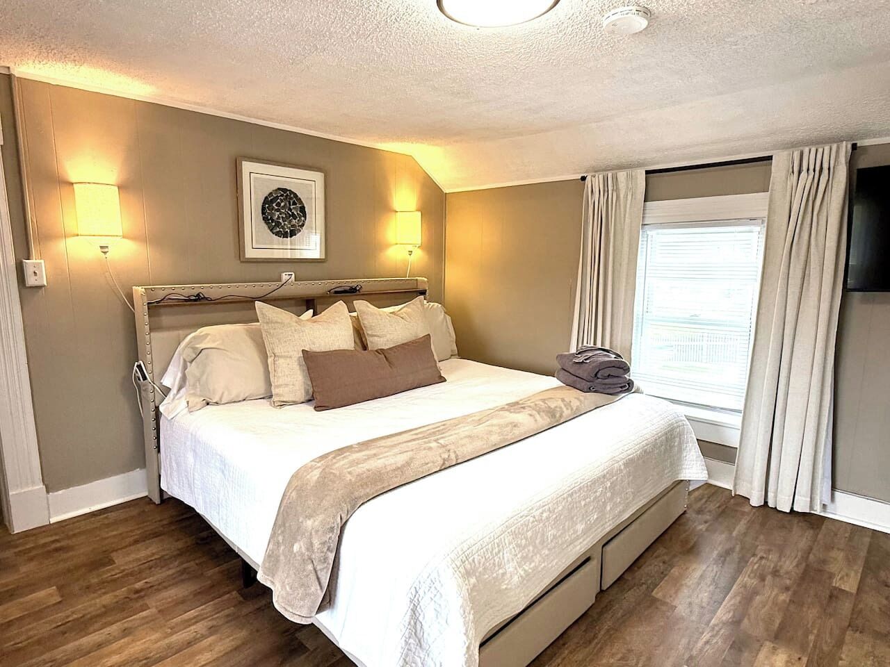 3 bedrooms, desk, iron/ironing board, free WiFi