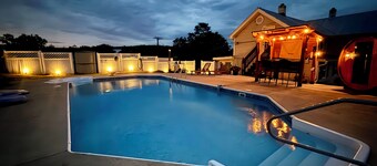 Farmhouse • Ski • Hot Tub • Fire Pit • Sauna • Mountain Views
