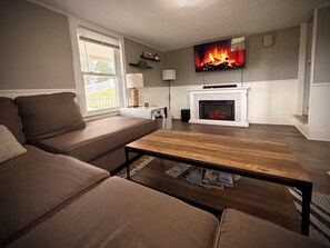 تلفزيون ذكي، مدفأة، كُتُب