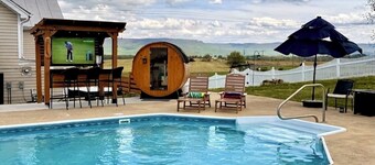 Farmhouse • Pool • Hot Tub • Fire Pit • Sauna • Mountain Views