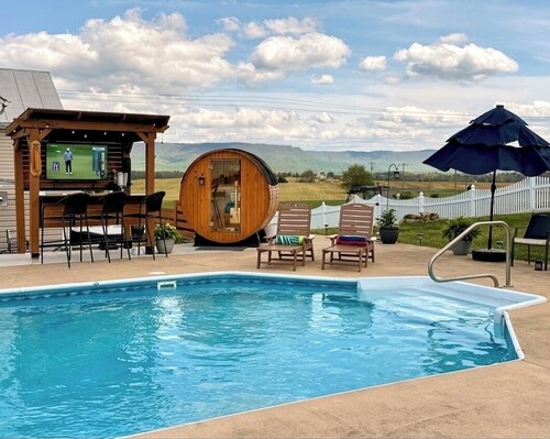 Private Pool | HotTub | Sauna | Wineries | Hikes