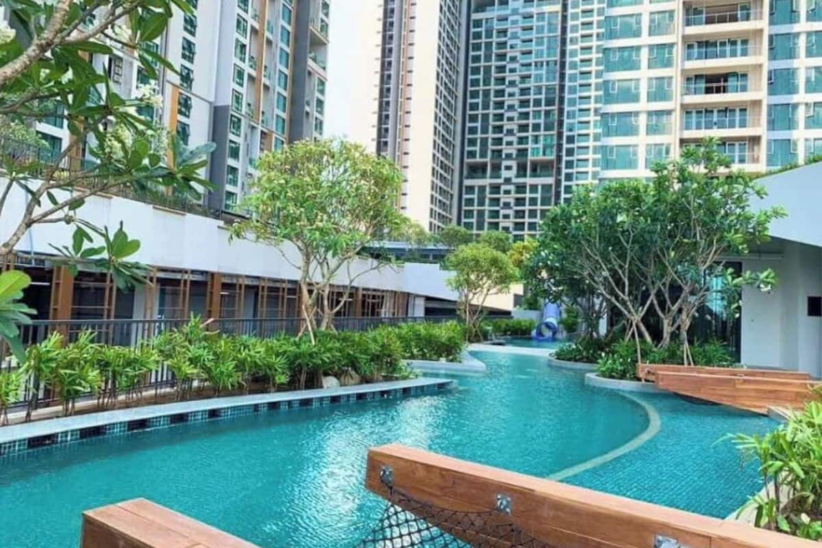 Egyptian cotton sheets, premium bedding, down comforters