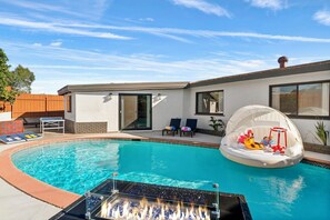 Outdoor pool - San Diego Villa - 12 guests, Pool, Fire Pit, Games, Free Parking (San Diego)