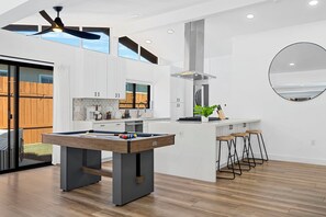 Games room - San Diego Villa - 12 guests, Pool, Fire Pit, Games, Free Parking (San Diego)