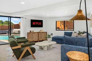 Smart TV, ping pong - San Diego Villa - 12 guests, Pool, Fire Pit, Games, Free Parking (San Diego)