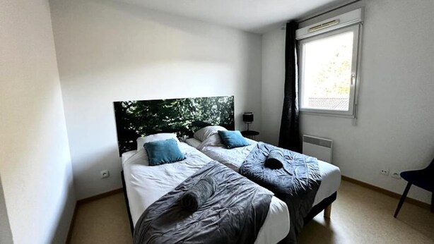 Unclassified image, 1 of 3, button - Apartments for 5 People (Avene)