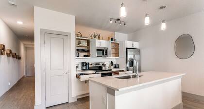 Riverwalk Oasis With Riverwalk Views Free Parking