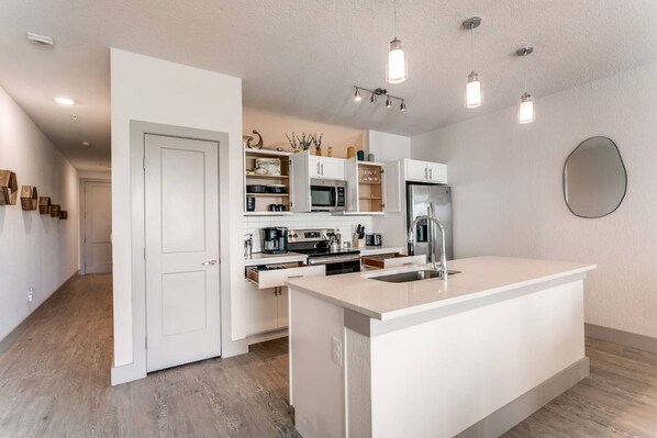 Condo, 1 Bedroom, Accessible, Smoking | Interior