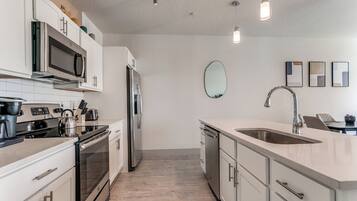 Condo, 1 Bedroom, Accessible, Smoking | Interior