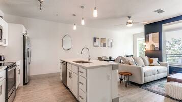 Condo, 1 Bedroom, Accessible, Smoking | Interior