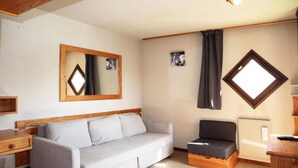 Unclassified image, 2 of 3, button - Apartment in Les Orres With Ski Slope View (Les Orres)