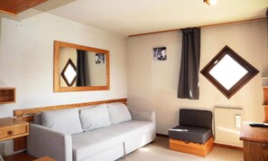 Living area - Apartment in Les Orres With Ski Slope View (Les Orres)